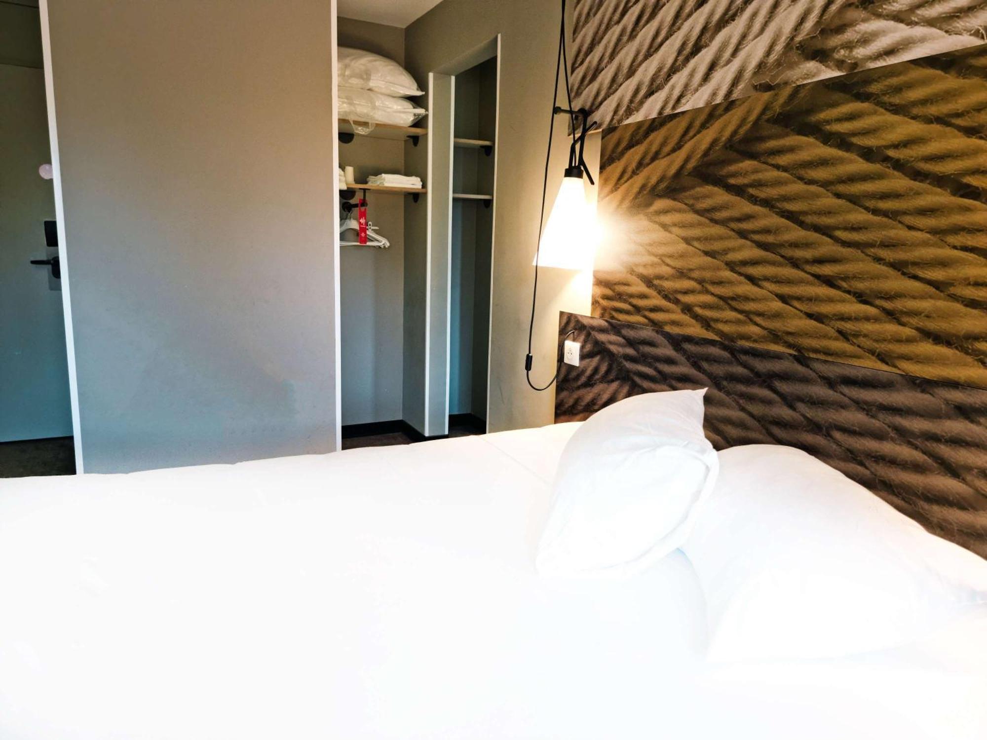 Ibis Porte D'angleterre Hotel 3*