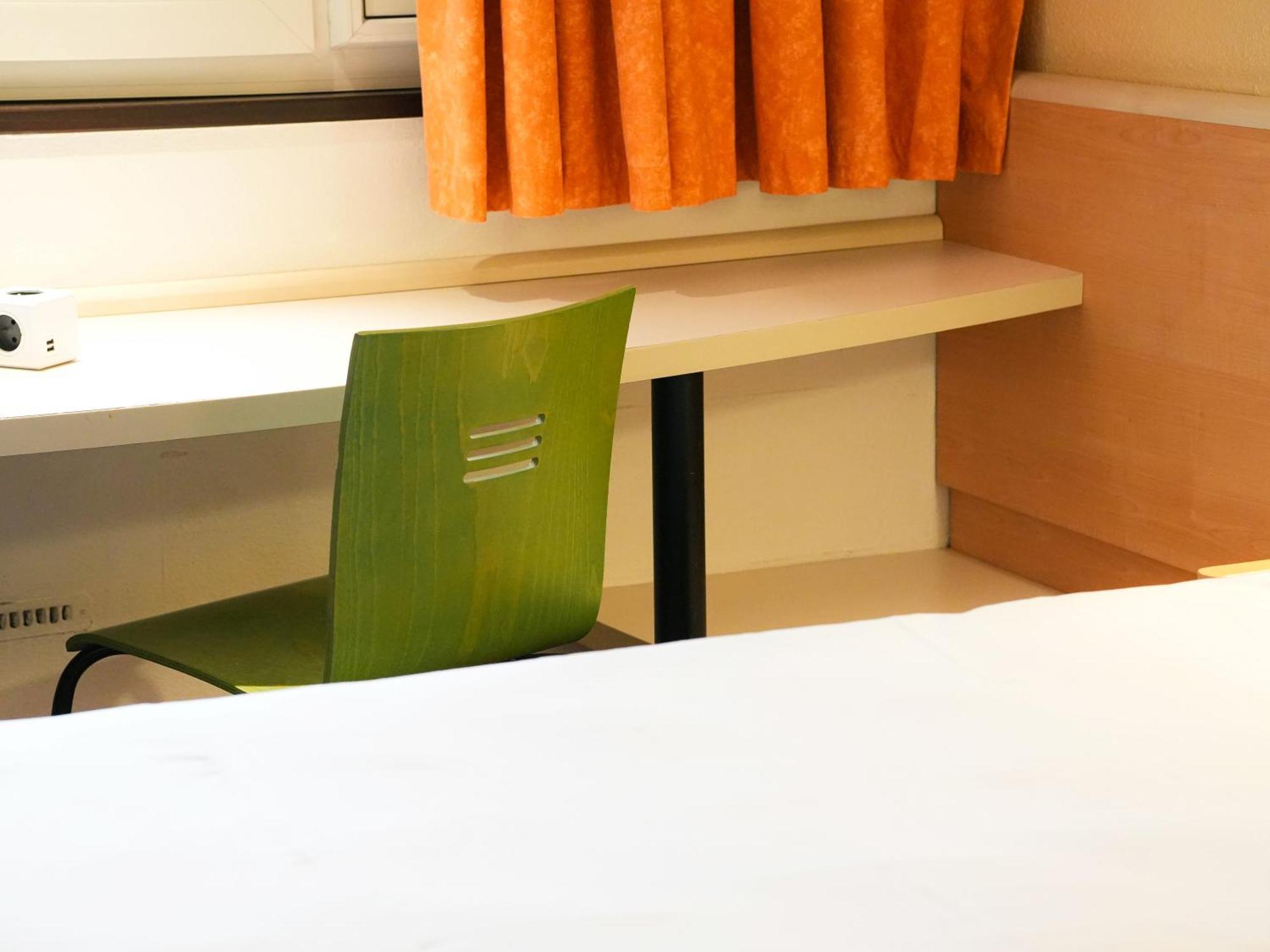 Ibis Porte D’angleterre 3*