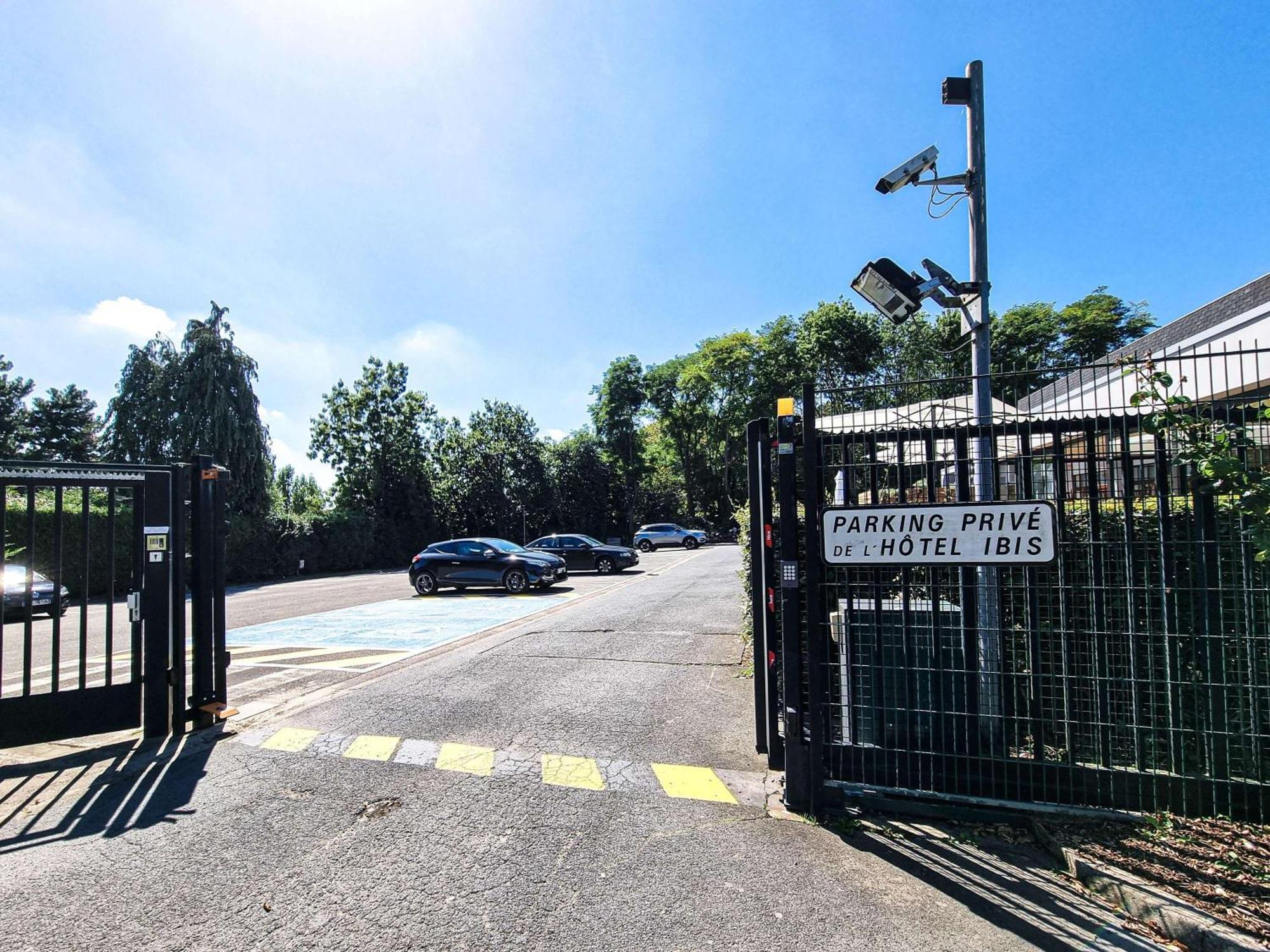 Ibis Porte D’angleterre Hotel 3*